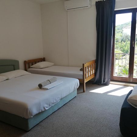 Trim Rooms And Apartments Loviste Bagian luar foto