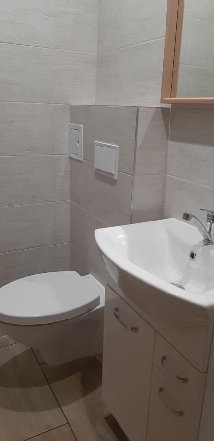 Trim Rooms And Apartments Loviste Bagian luar foto