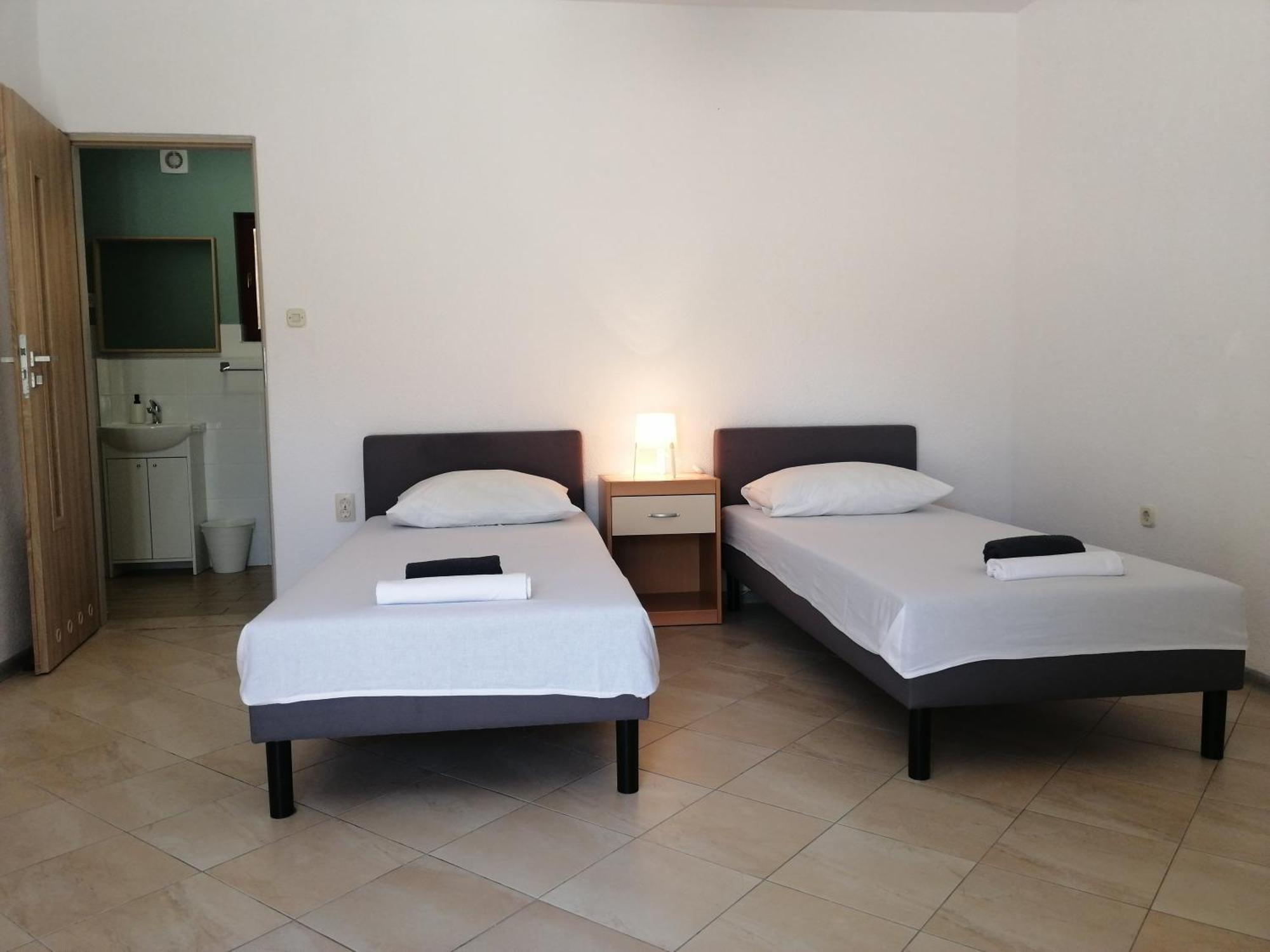 Trim Rooms And Apartments Loviste Ruang foto