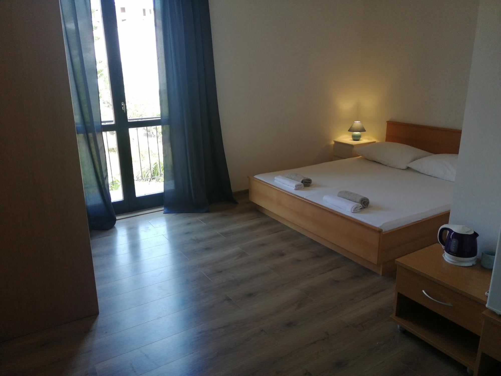 Trim Rooms And Apartments Loviste Bagian luar foto