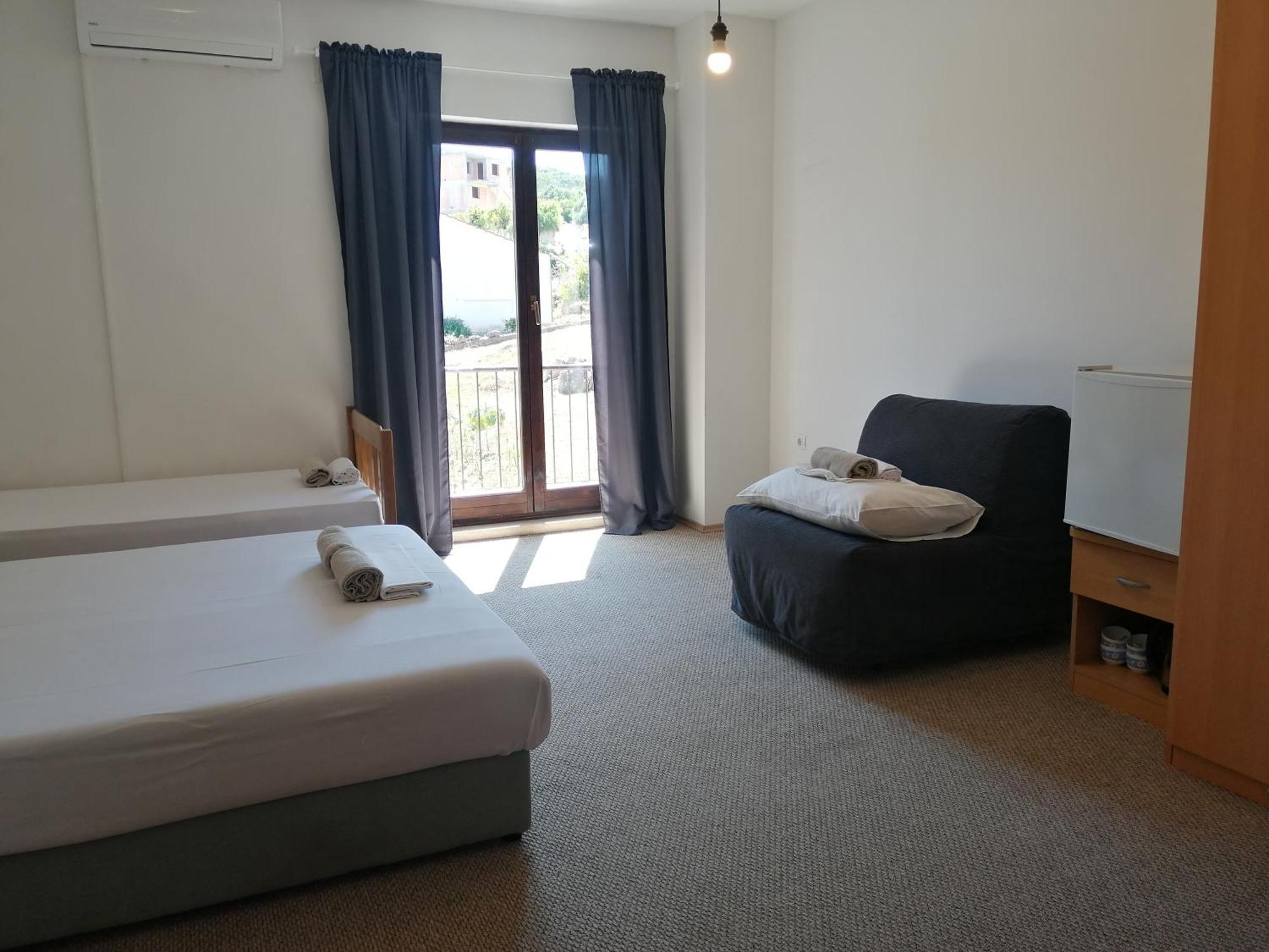 Trim Rooms And Apartments Loviste Bagian luar foto