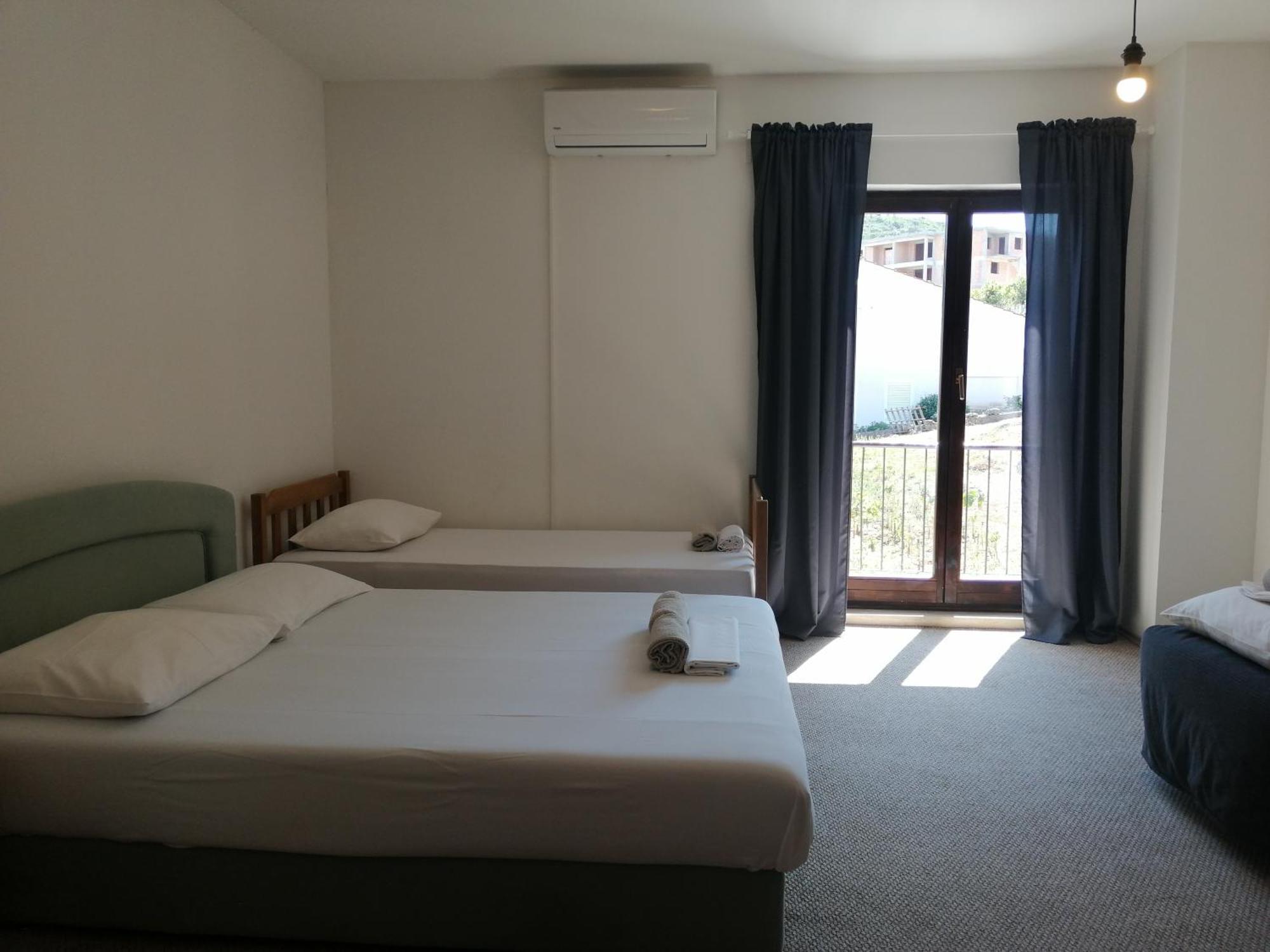 Trim Rooms And Apartments Loviste Bagian luar foto