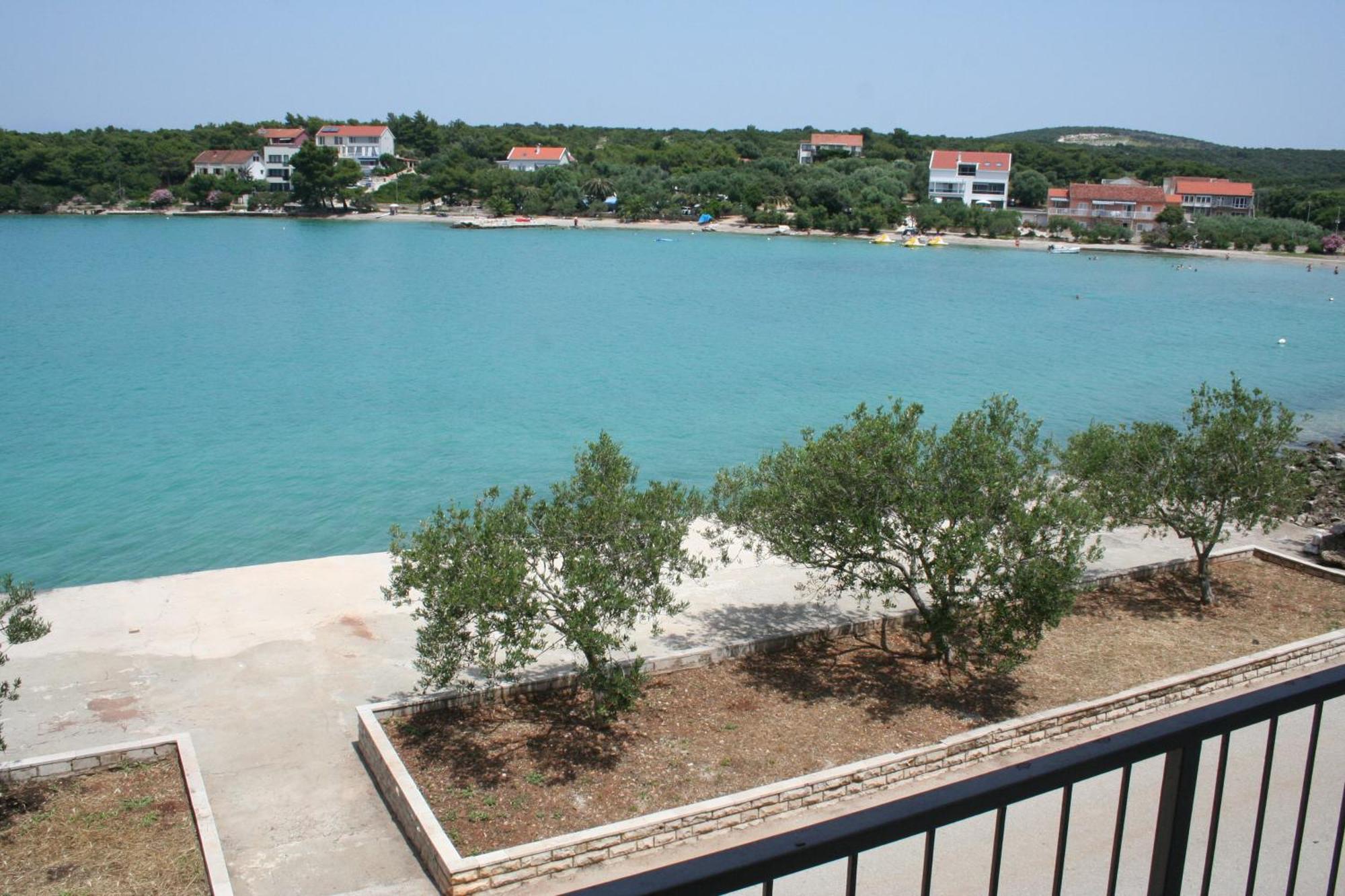 Trim Rooms And Apartments Loviste Bagian luar foto