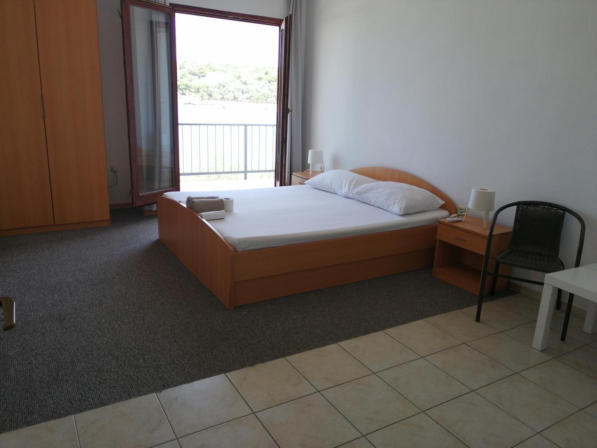 Trim Rooms And Apartments Loviste Bagian luar foto