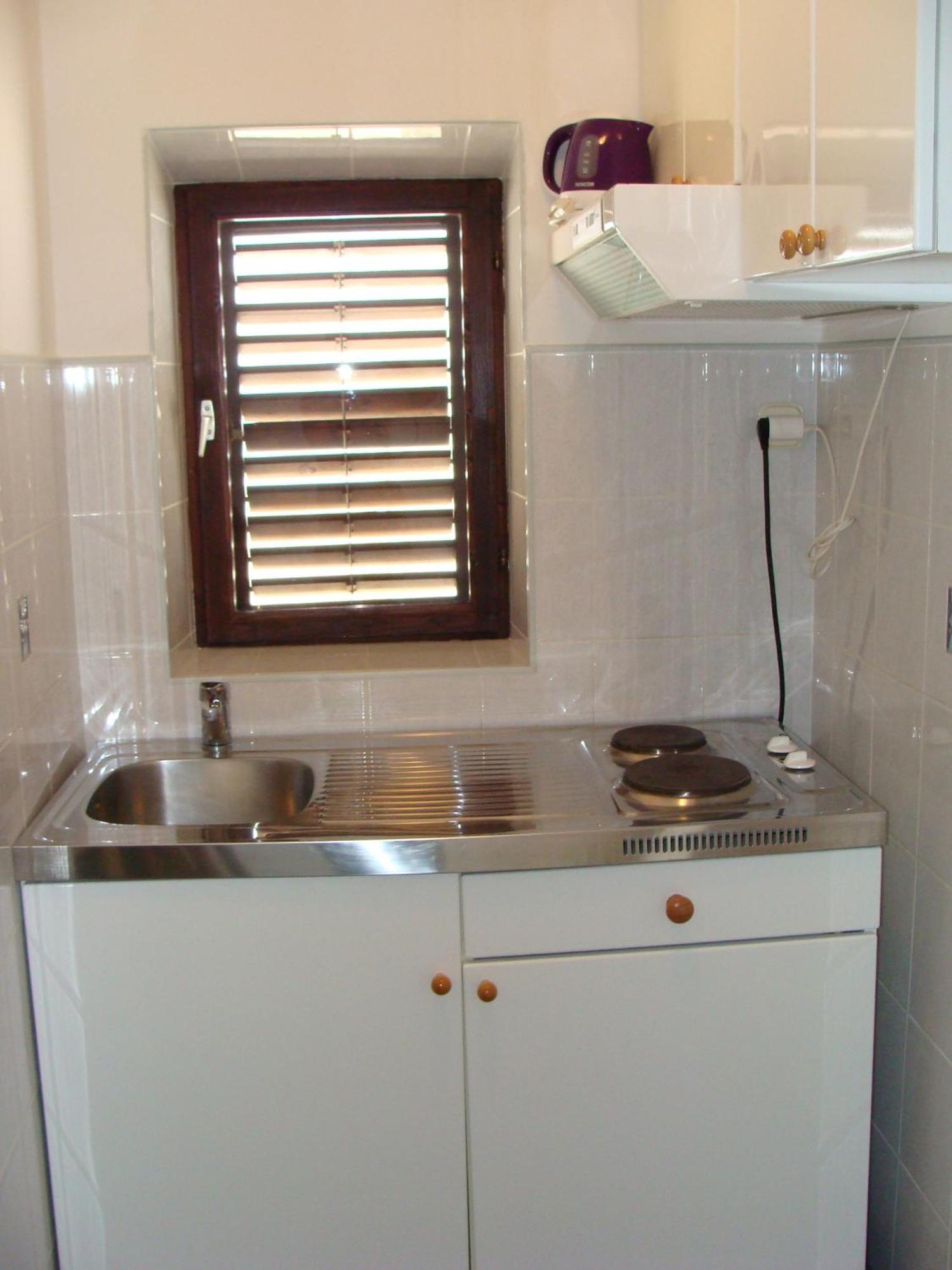 Trim Rooms And Apartments Loviste Ruang foto