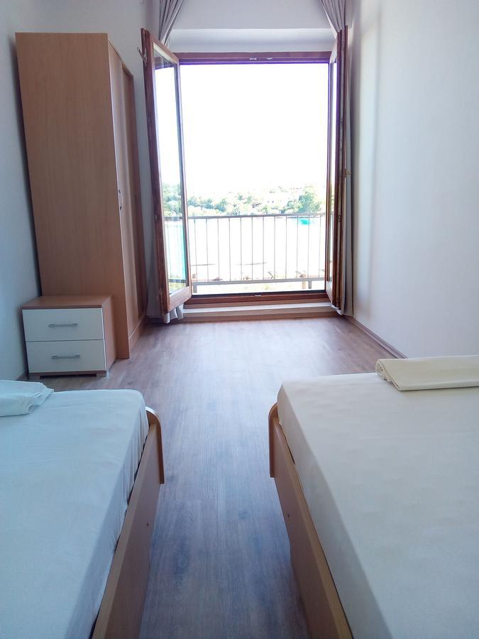 Trim Rooms And Apartments Loviste Bagian luar foto