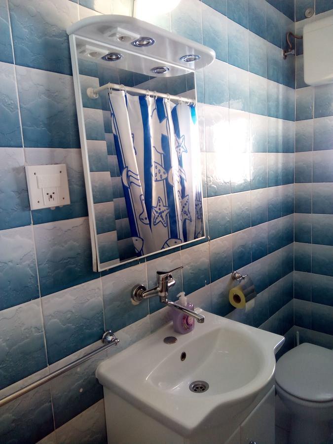 Trim Rooms And Apartments Loviste Bagian luar foto