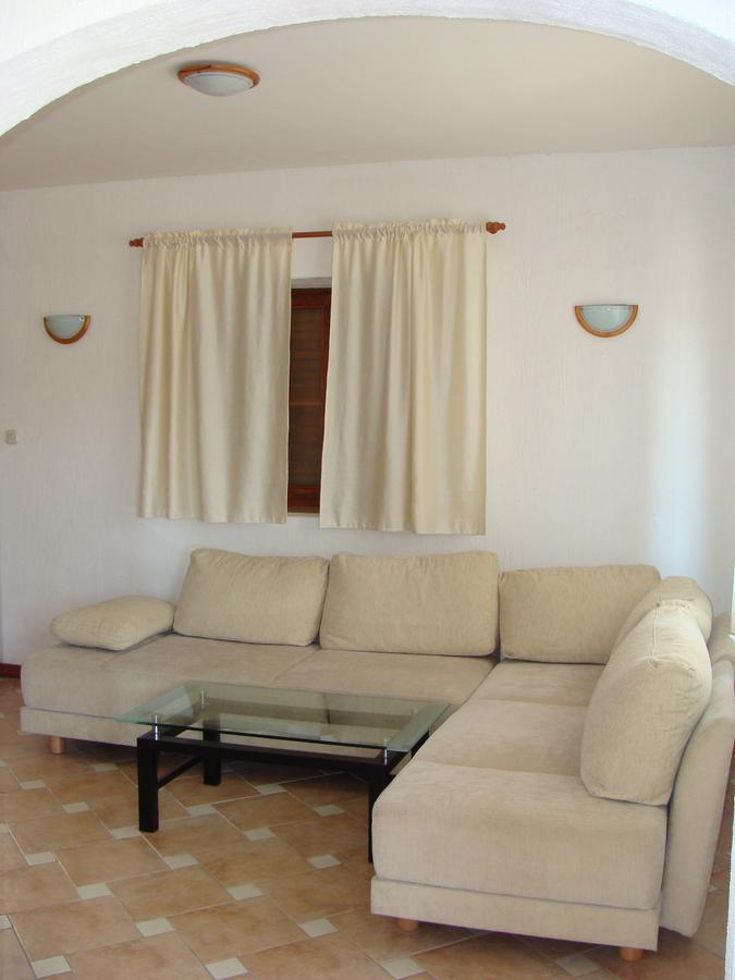 Trim Rooms And Apartments Loviste Bagian luar foto